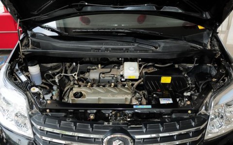 长城精灵汽车（长城精灵汽车发动机号码在什么位置）