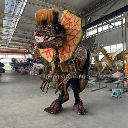 保安大叔恐龙cos巡逻（保安大叔恐龙cos巡逻视频）