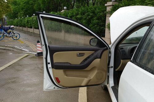 悦动汽车（悦动汽车门拆卸视频）