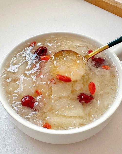 红枣银耳汤的做法（红枣银耳汤的做法?）